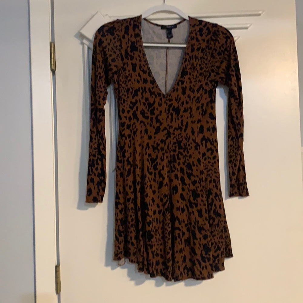 Leopard print, short, longsleeved dress